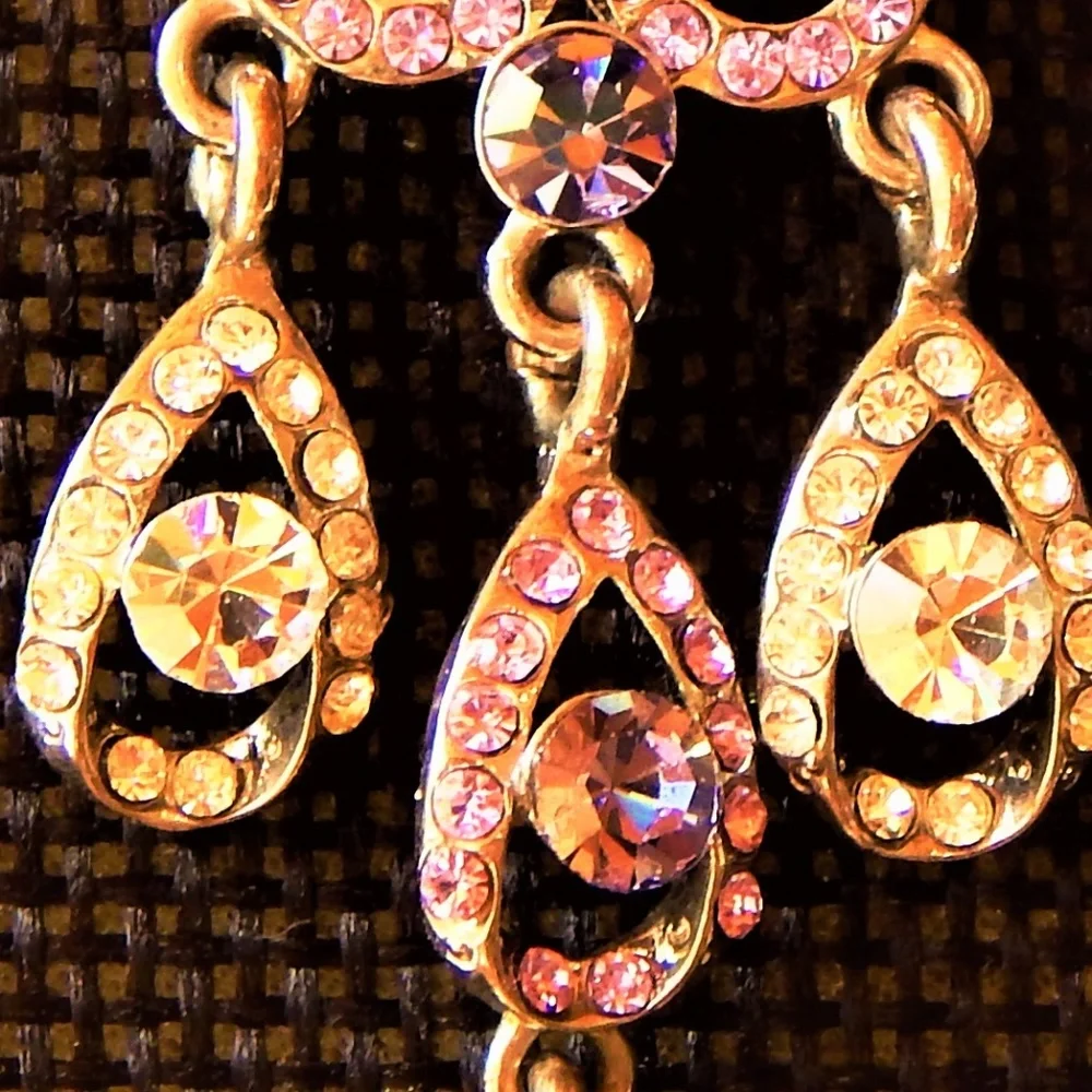 <3 Dazzling Lavender/Clear Rhinestone Earrings <3 - Picture 3 of 7